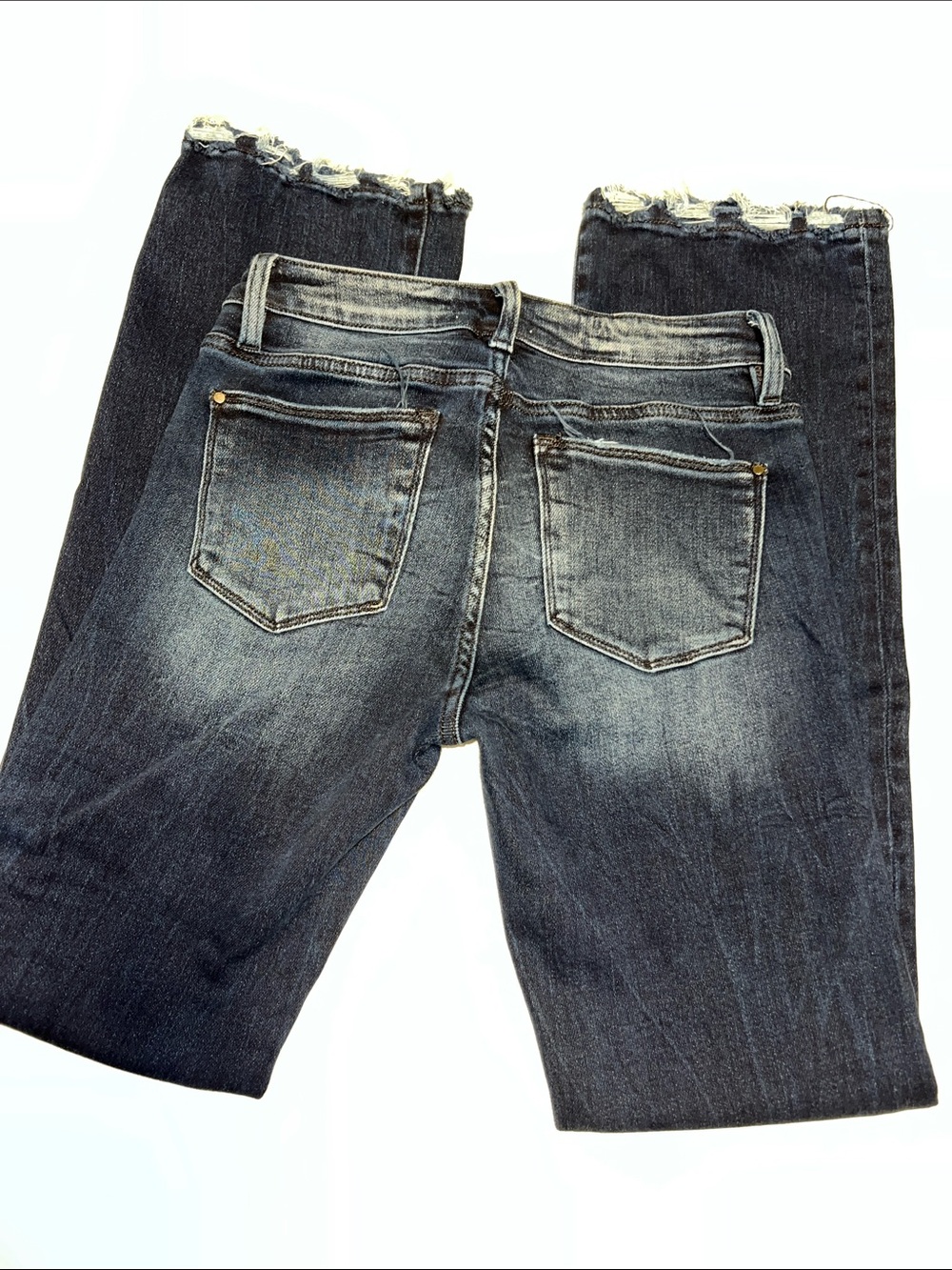 Women's Petra 153 Size 7/27 Jeans Inseam 32” Rise 9” Ankle 8.5” lying flat